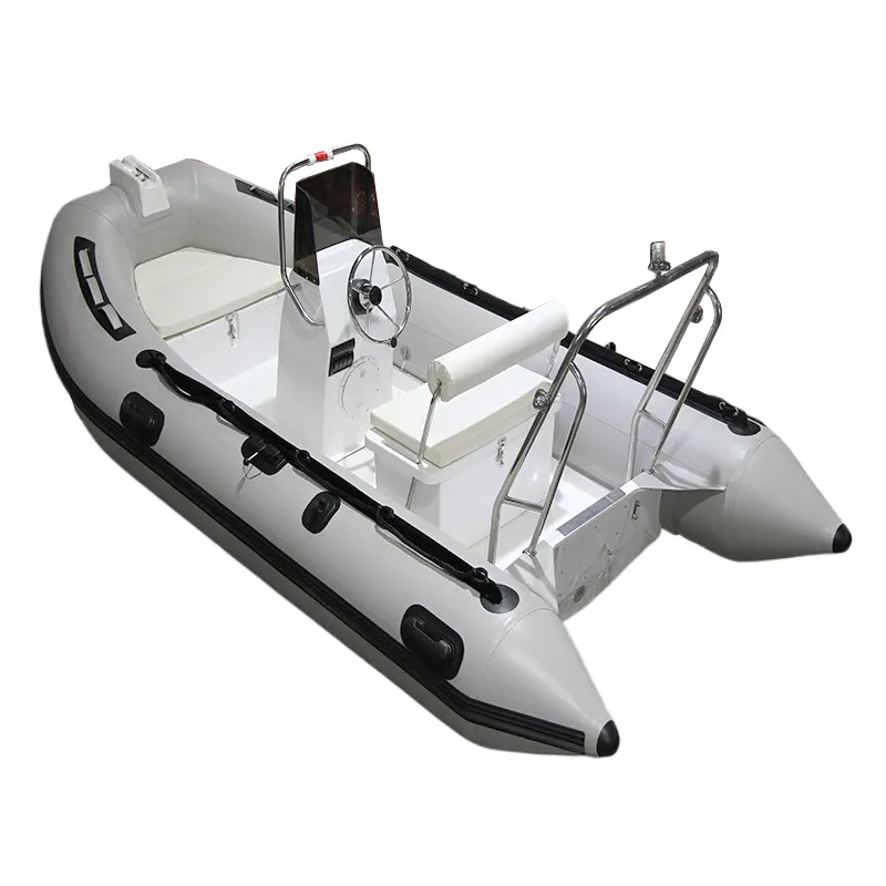 Bateau à côtes en fibre de verre